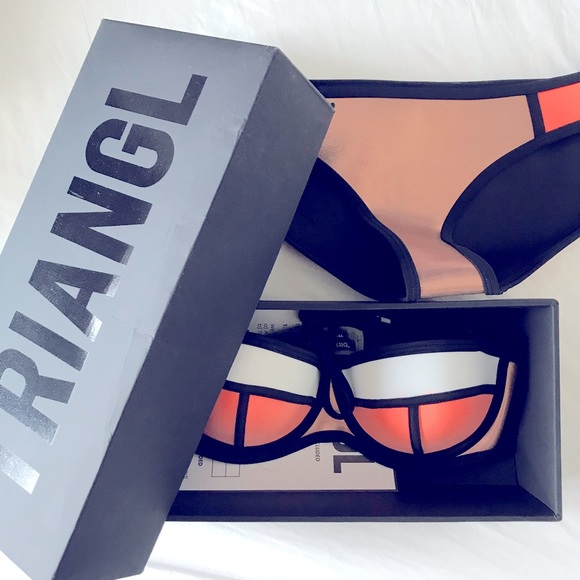 Triangl Swimsuit Set - Picture 2 of 5